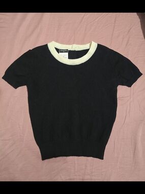 Chanel Black Short Sleeve Cashmere Top with Cream Neck - 1995 - Vintage XS Or S